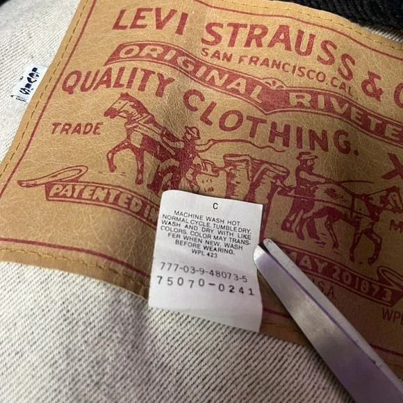 Levi's Vintage Long Trench Coat / Jacket Levi Strauss & Co. Medium READ - Picture 15 of 15